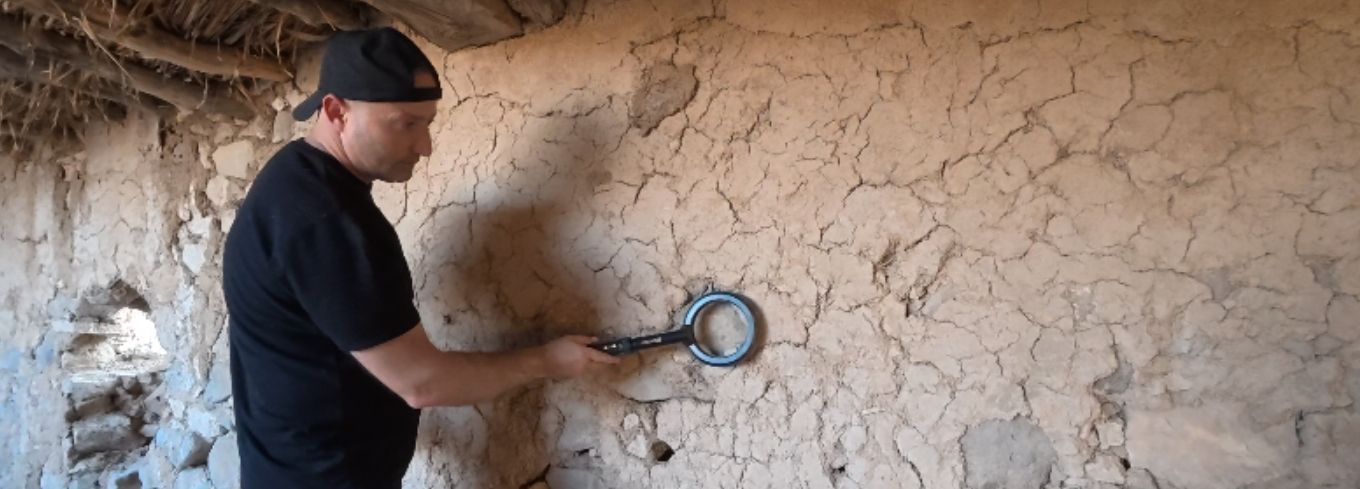 Ermeni Rum Evleri Duvar Kalıntıları Arasında Define Arıyoruz