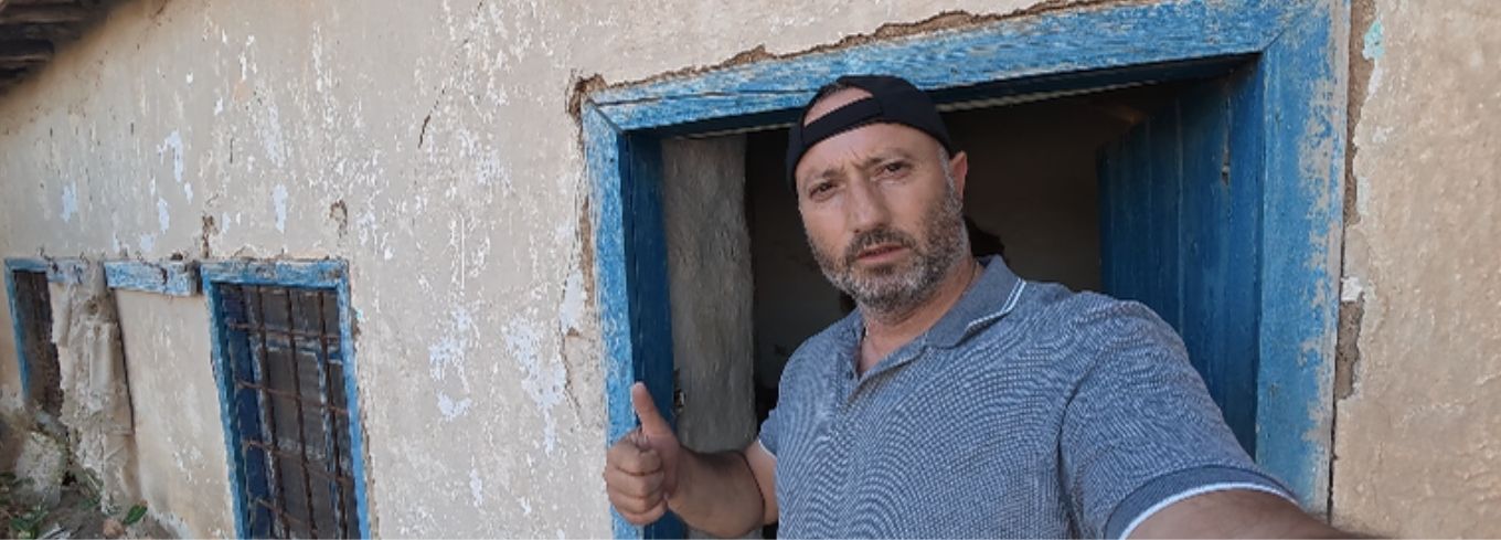 Yıkılmak Üzere Olan Yüzyıllık Evde