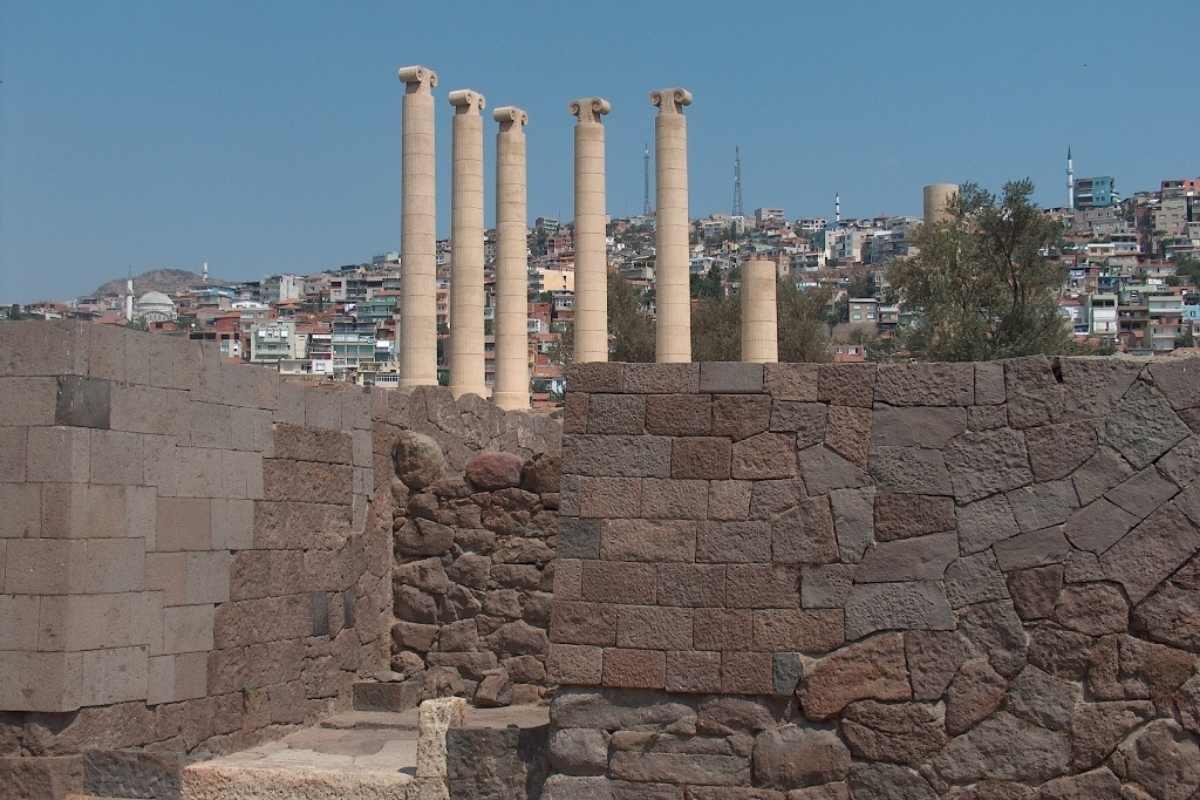 Bayraklı Smyrnası