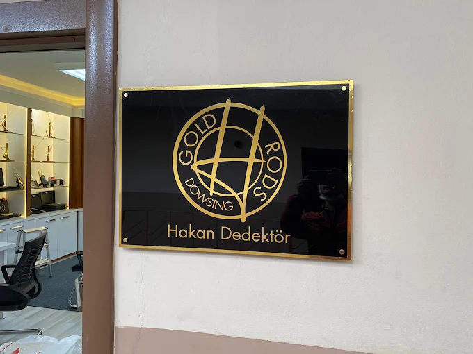 Hakan Dedektör Kimdir
