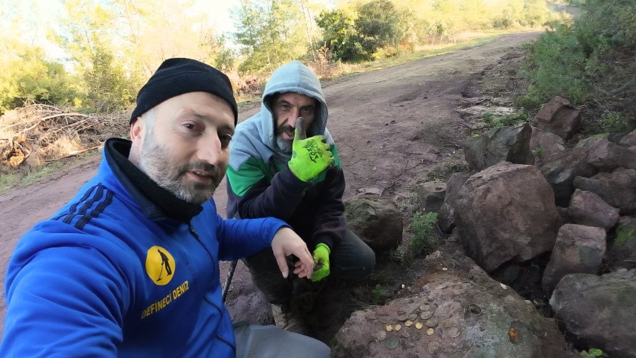Höyük Mezar Girişine Yapılan Define Kasasını Açtık !!!