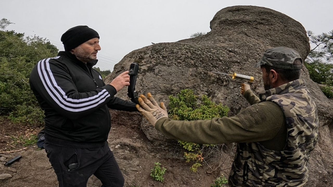 Tarihi Bölgede Define Kasası Kaya Figürü İçine Saklanmış !!!