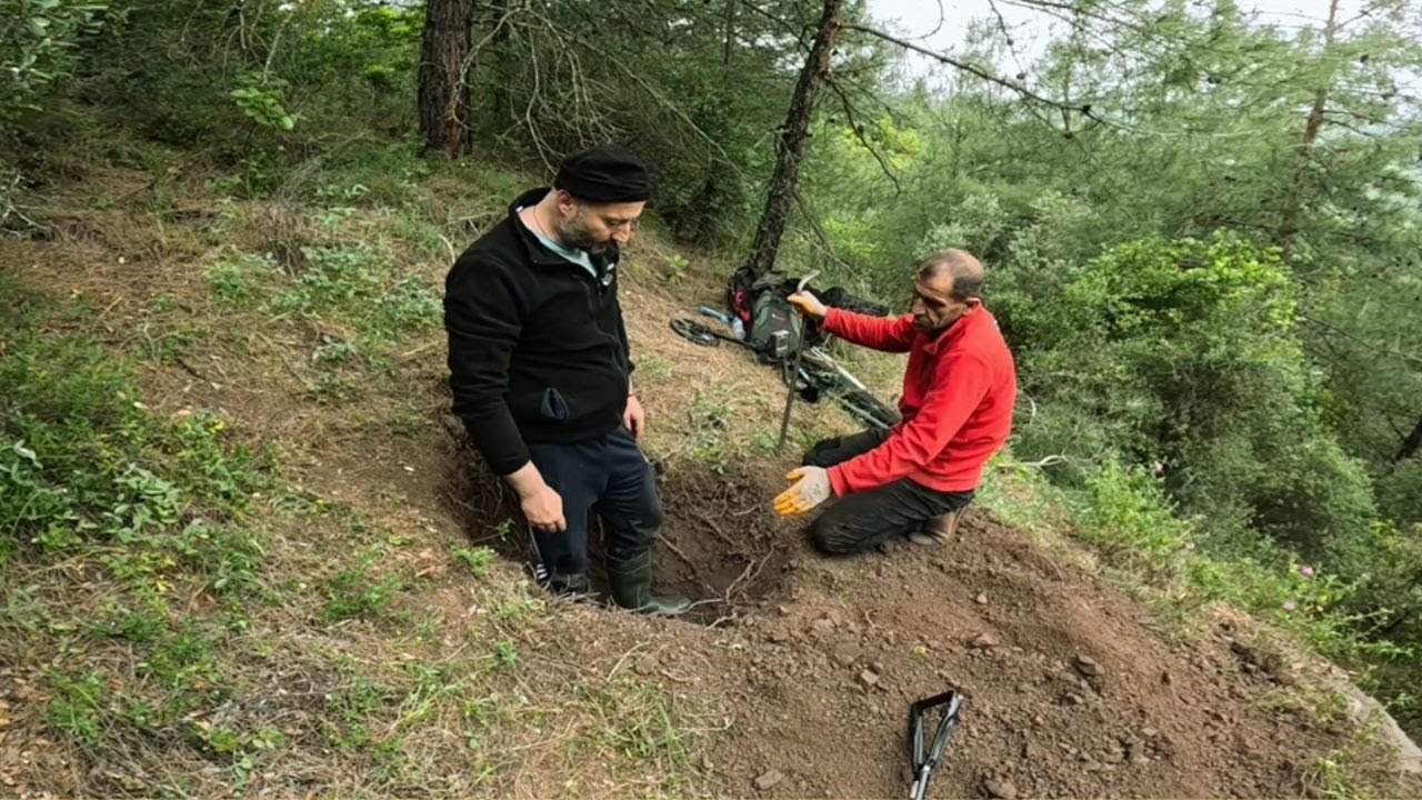 Mezardan Gelen Define Sesleri Cihazları Çıldırttı Açıyoruz !!!