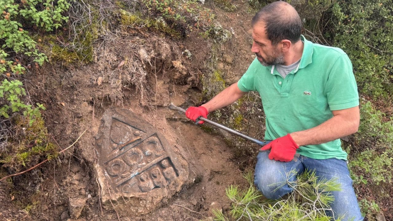 Antik Roma Dönemi Define Kalıntıları Duvardan Çıkıyor !!!