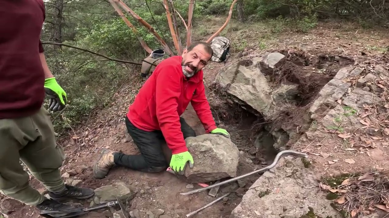 Yarım Kalan Mezarın Definesi Sonunda Çıkarıyor !!!