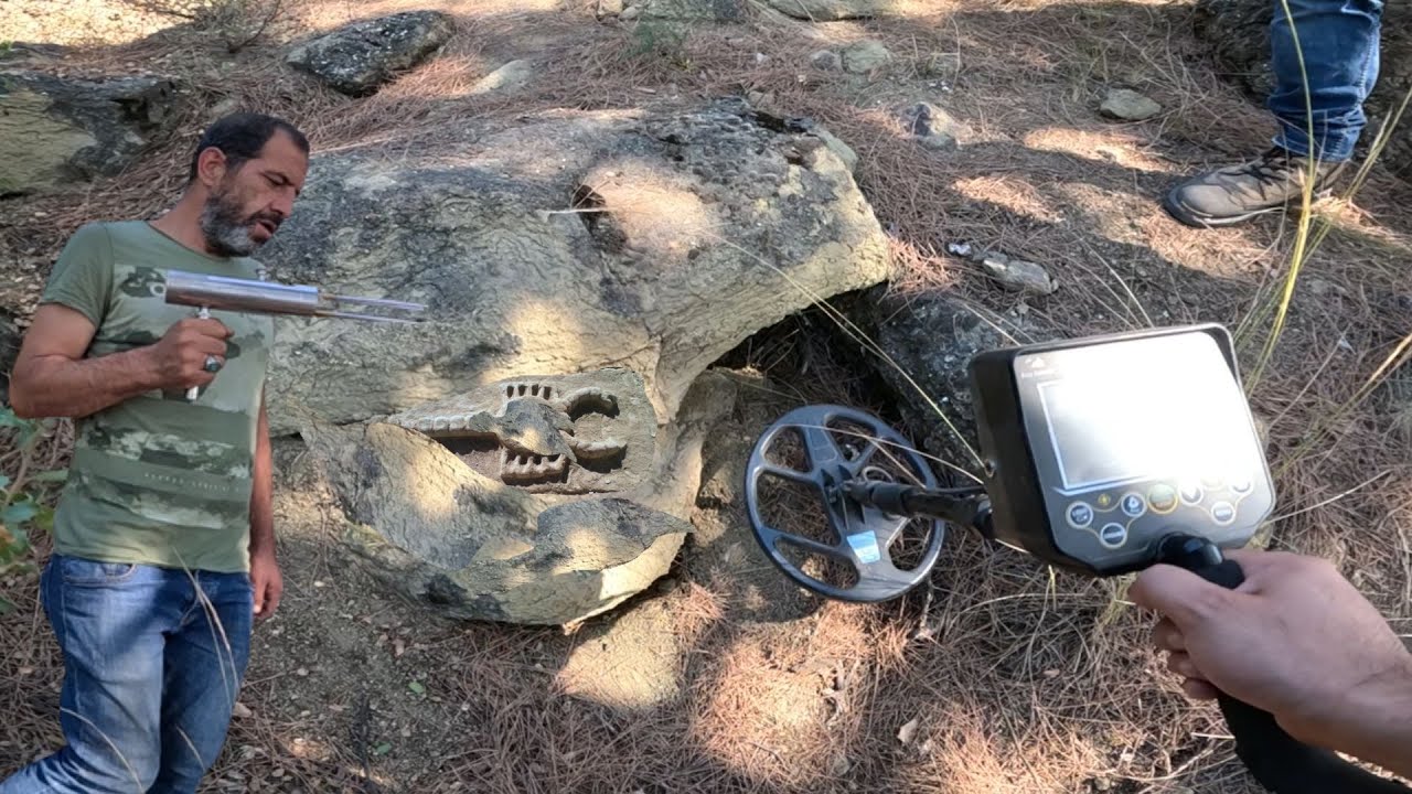 Lanetli Mezarı 1 Metre Kazdık Defineyi Zor Çıkardık !!!