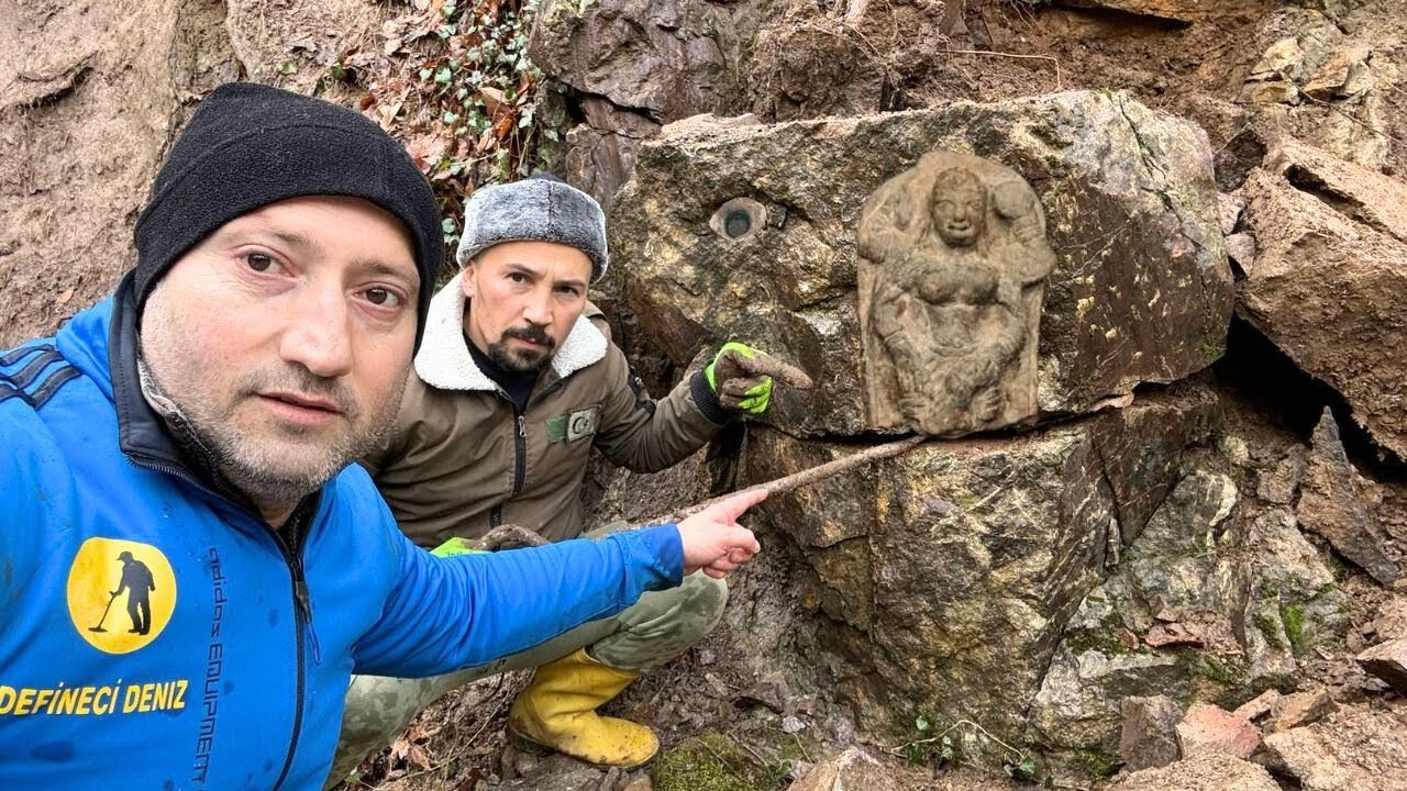 Kanlı Hançeri Eşkıyaların Define Kasasından Çıkardık !!!