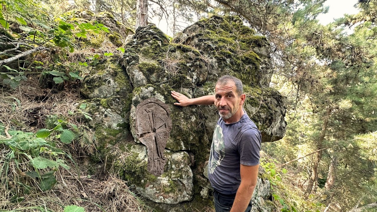 Papazın Sakladığı Gizemli Defineye Giden Haritayı Bulduk !!!