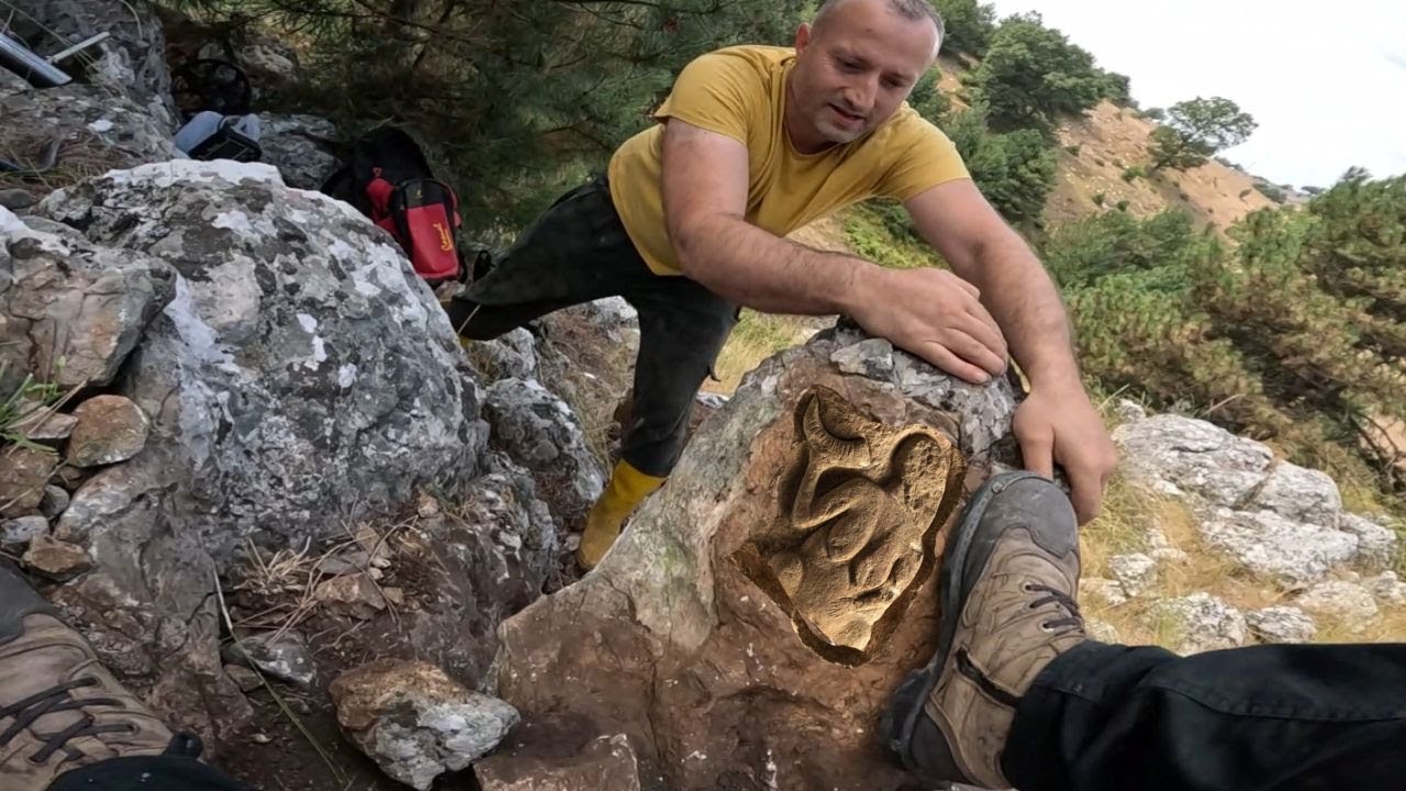 Tonluk Kayanın Altındaki Gizemli Defineyi Görünce Çıldırdık !!!