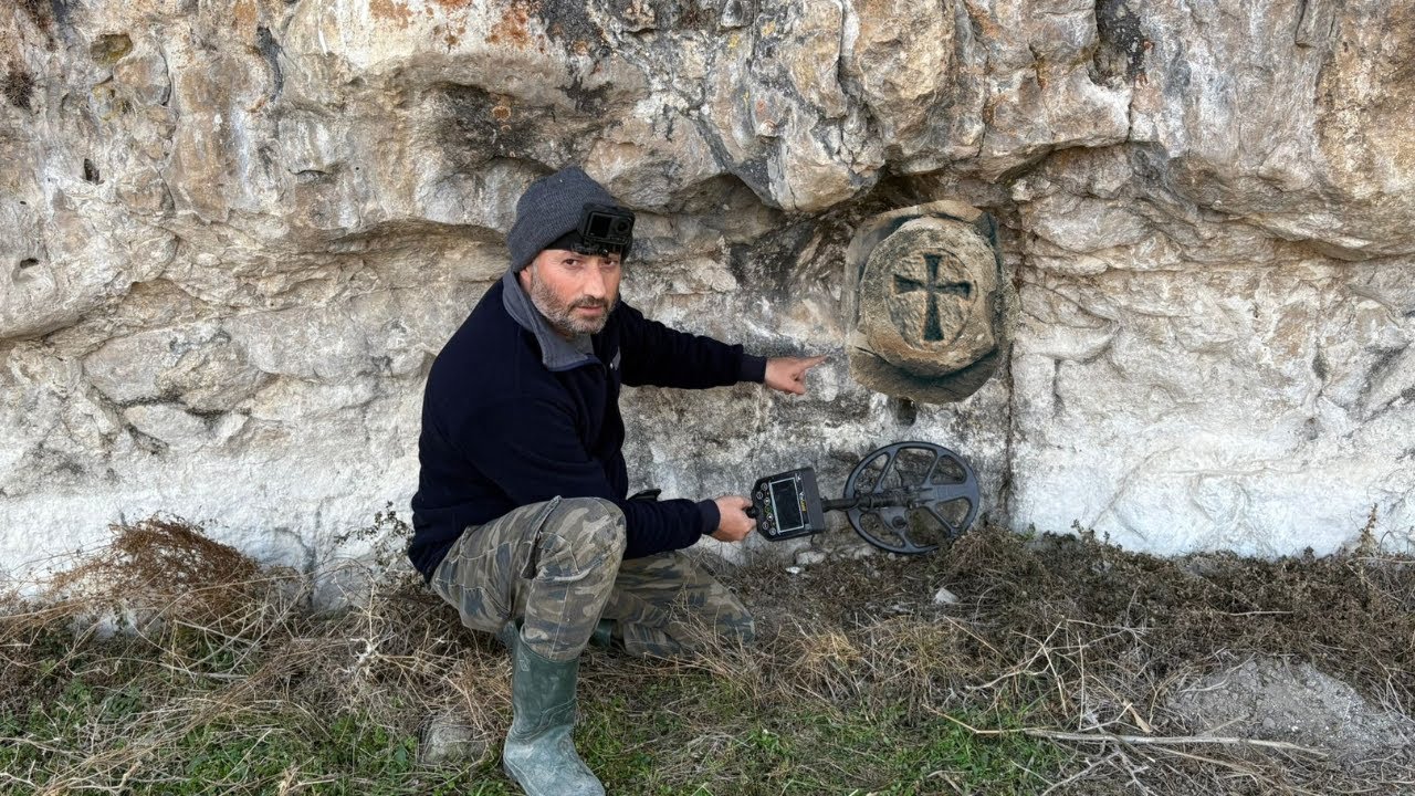 Büyük Kayanın Altındaki Oymadan Defineyi Zor Çıkardık !!!