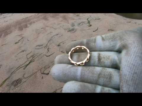 12 Mins of Metal Detecting - I Found A Ring