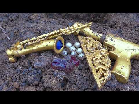 I found the ancient tomb in the wilderness, and he was surprised when I opened it!