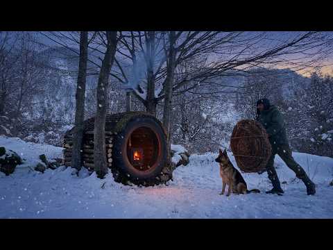 I Built a Warm Winter Capsule in the Freezing Snow