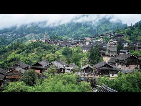 中国贵州云海中的隐世村落：天鹅山侗寨
