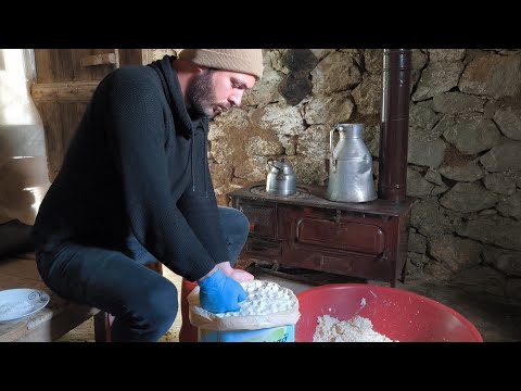 Atalarımızın Sofrasından Gelen Lezzet: Doğal Çökelek Yapımı / Köyde doğal hayat.