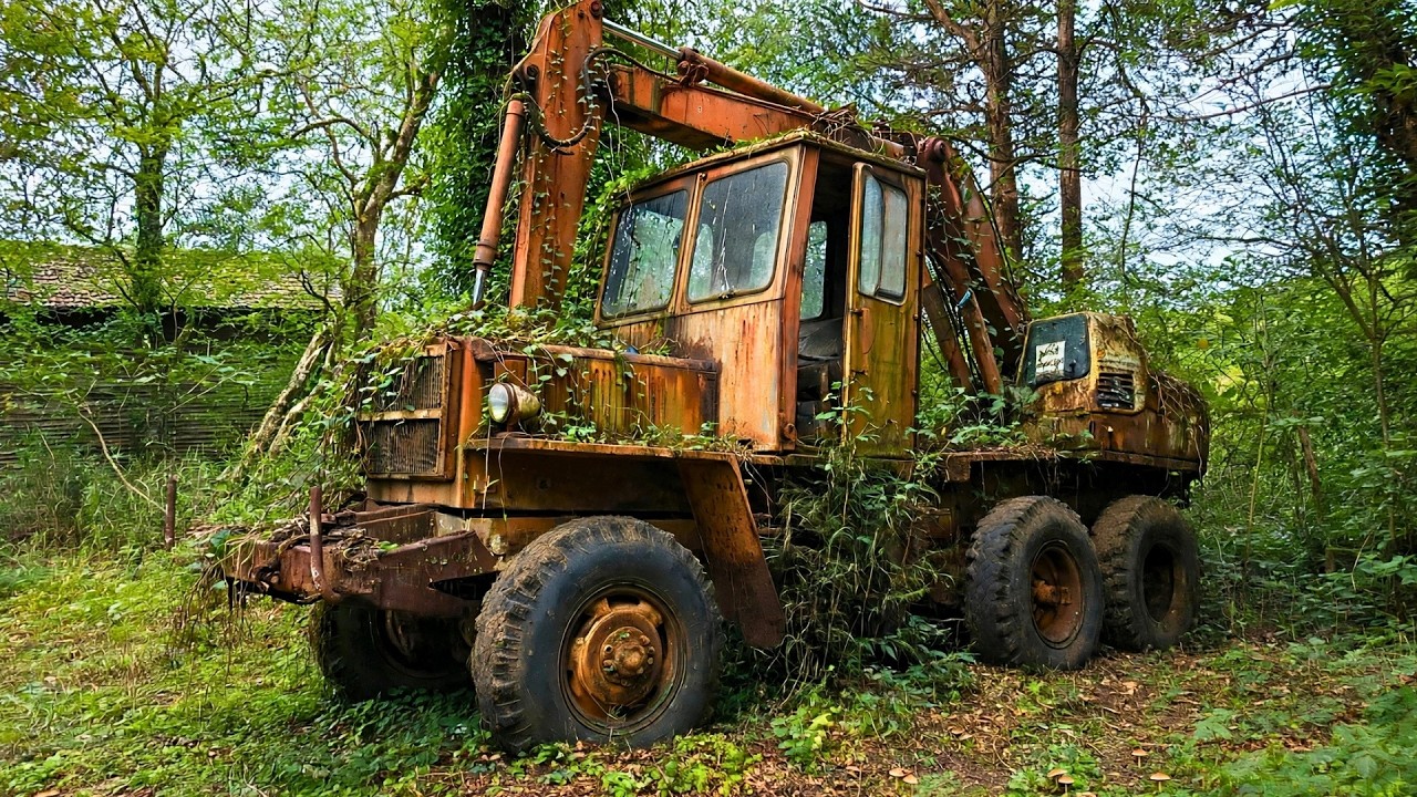 Man RESCUES Abandoned Mercedes TRUCK & EXCAVATOR And RESTORES It Back To Life | by @RV-19