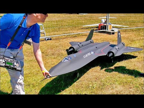 STUNNING !!! HUGE RC SR-71 BLACKBIRD LOCKHEED US AIR FORCE / SCALE  MODEL TURBINE JET FLIGHT DEMO !!