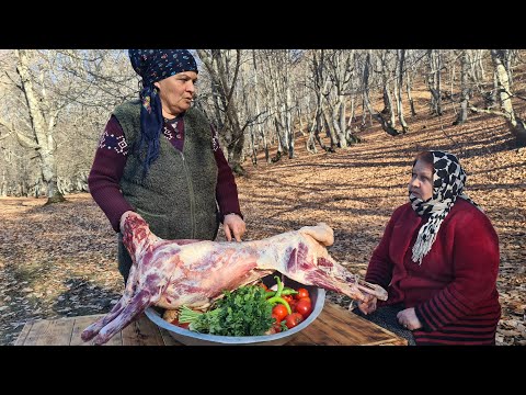 Tomat Sousunda Bütöv Quzu, Cooking Whole Lamb in Tomatoes on the Campfire, Outdoor Cooking