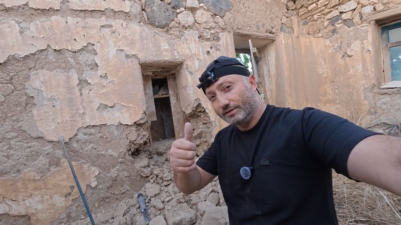  Duvarın İçindeki Gizli Dolap Dan Çıkan Gizemli Define Şaşırttı !!!