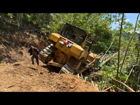 Shocking Recording | Moment When CAT D6R XL Bulldozer Almost Overturned, Because...!!
