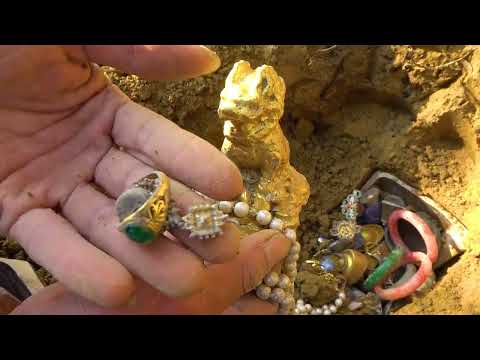Hunting Treasures Beneath the Caribbean Sea!