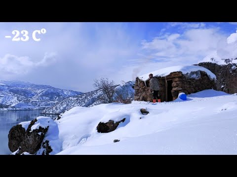 -23°C Soğuk, Fırtınalı Ve Karlı Bir Gecede Dağ Evinde Tek Başına Yaşam.❄️❄️ Uçurumun Kenarında Yaşam