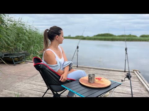 Girl Fishing | Alone in a house on the lake | Relaxing Sounds of Nature ASMR #outdoors #solo #carp