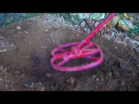 Found Gun, 7 knives and a Safe Underwater in the River! (Police Called)