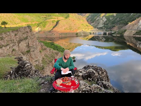 Huzurun ve Doğanın Kucaklayışında, Tek Başına Mutluluk Sofrası. İşte Gerçek Huzur