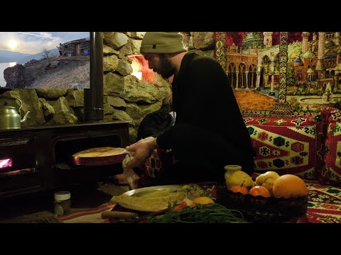 Medeniyetten uzak bir dağ evinde yaşam. Life in a chalet far from civilization in -11 degree cold.
